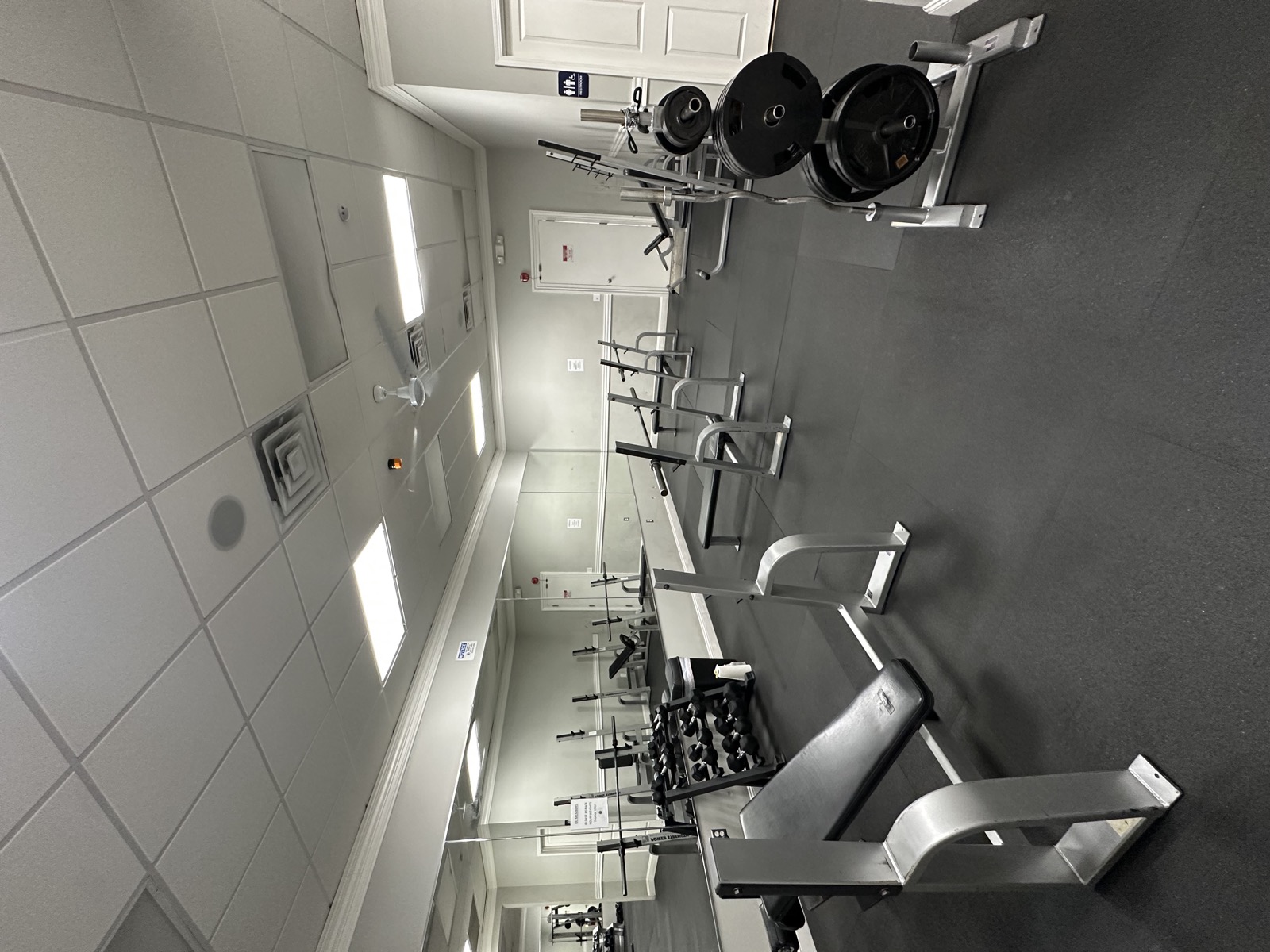 Bench press room